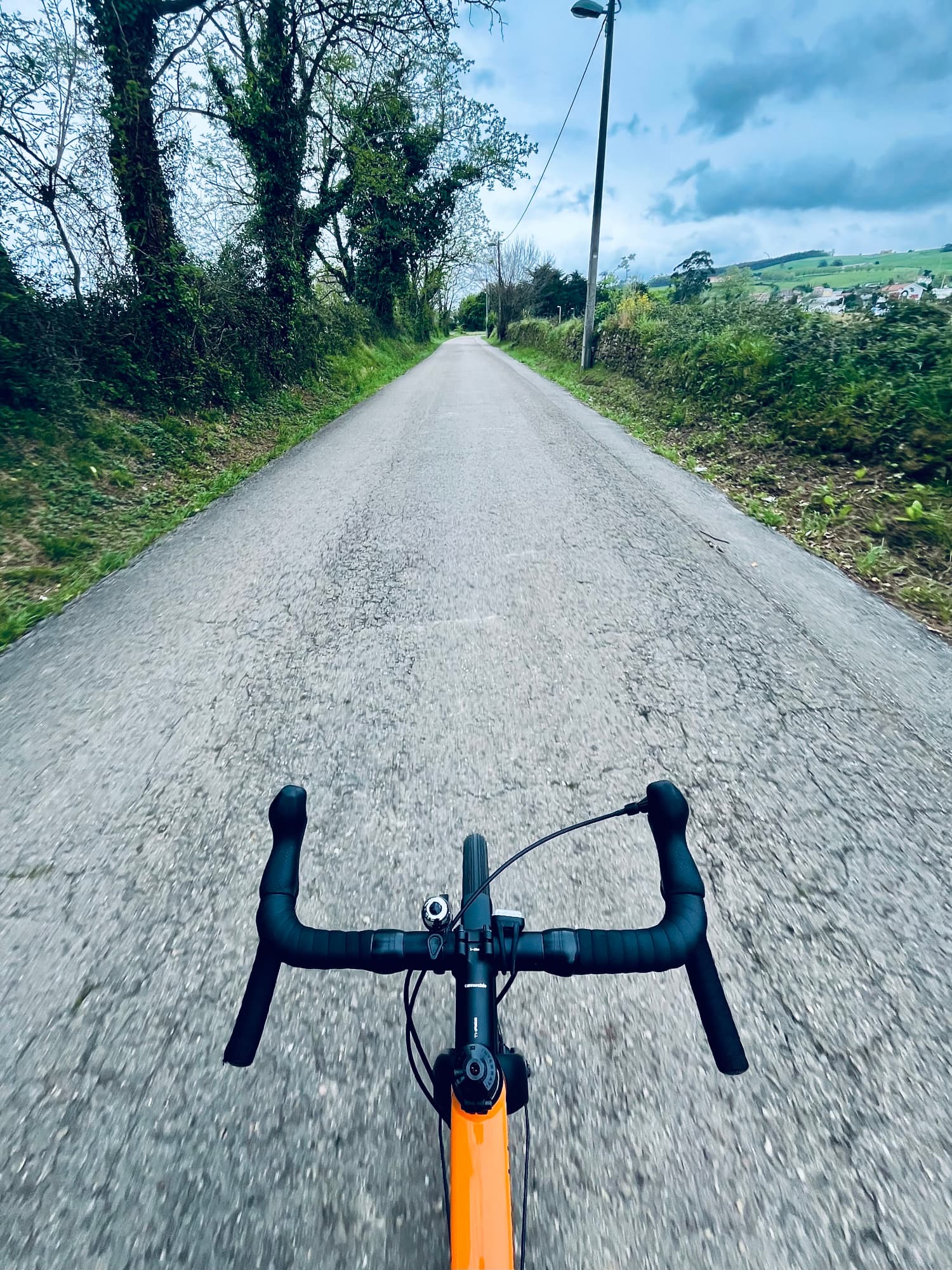 Una carretera secundaria cerca de casa Una carretera secundaria cerca de casa