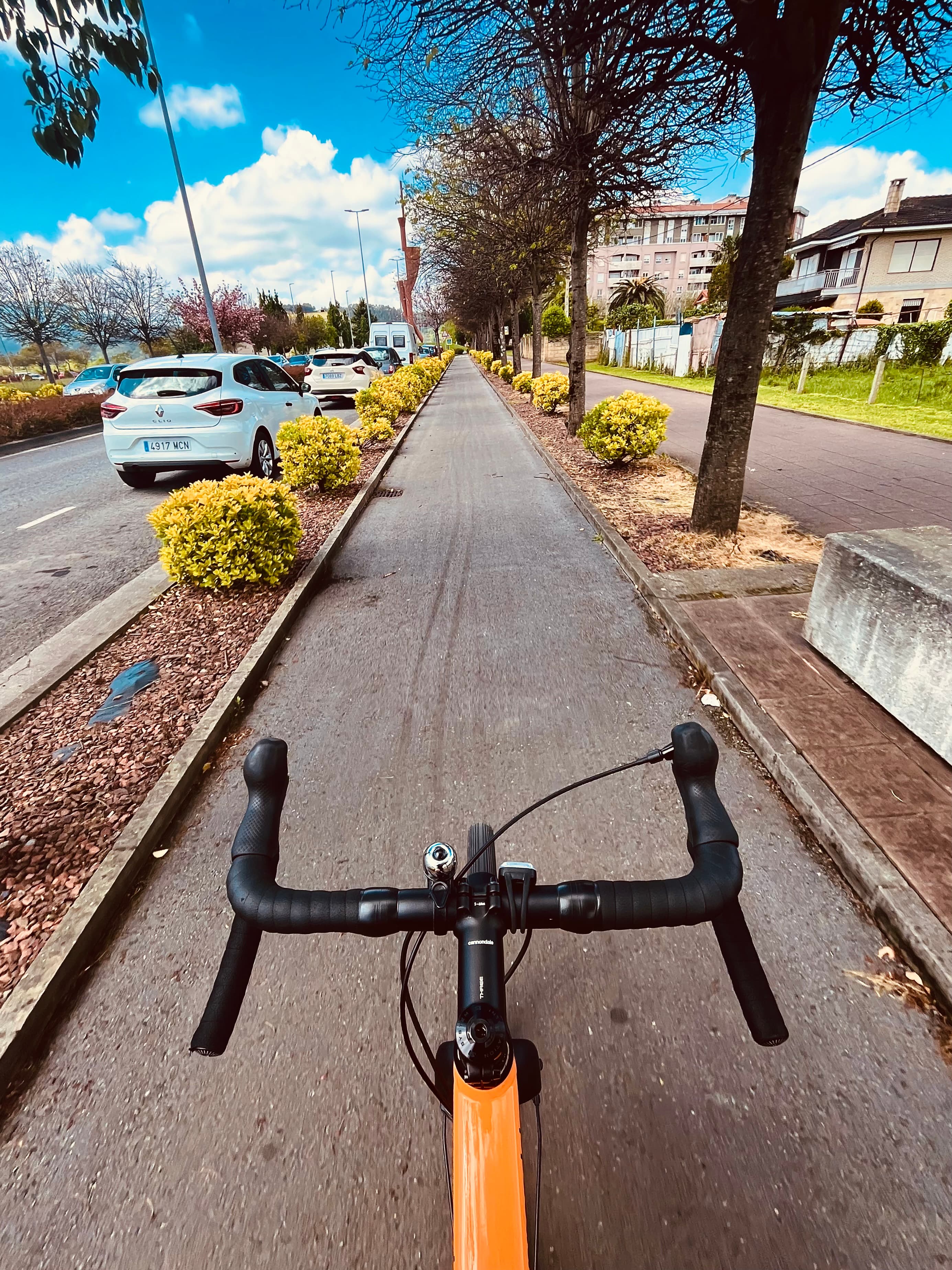 Una carretera secundaria. Una carretera secundaria.