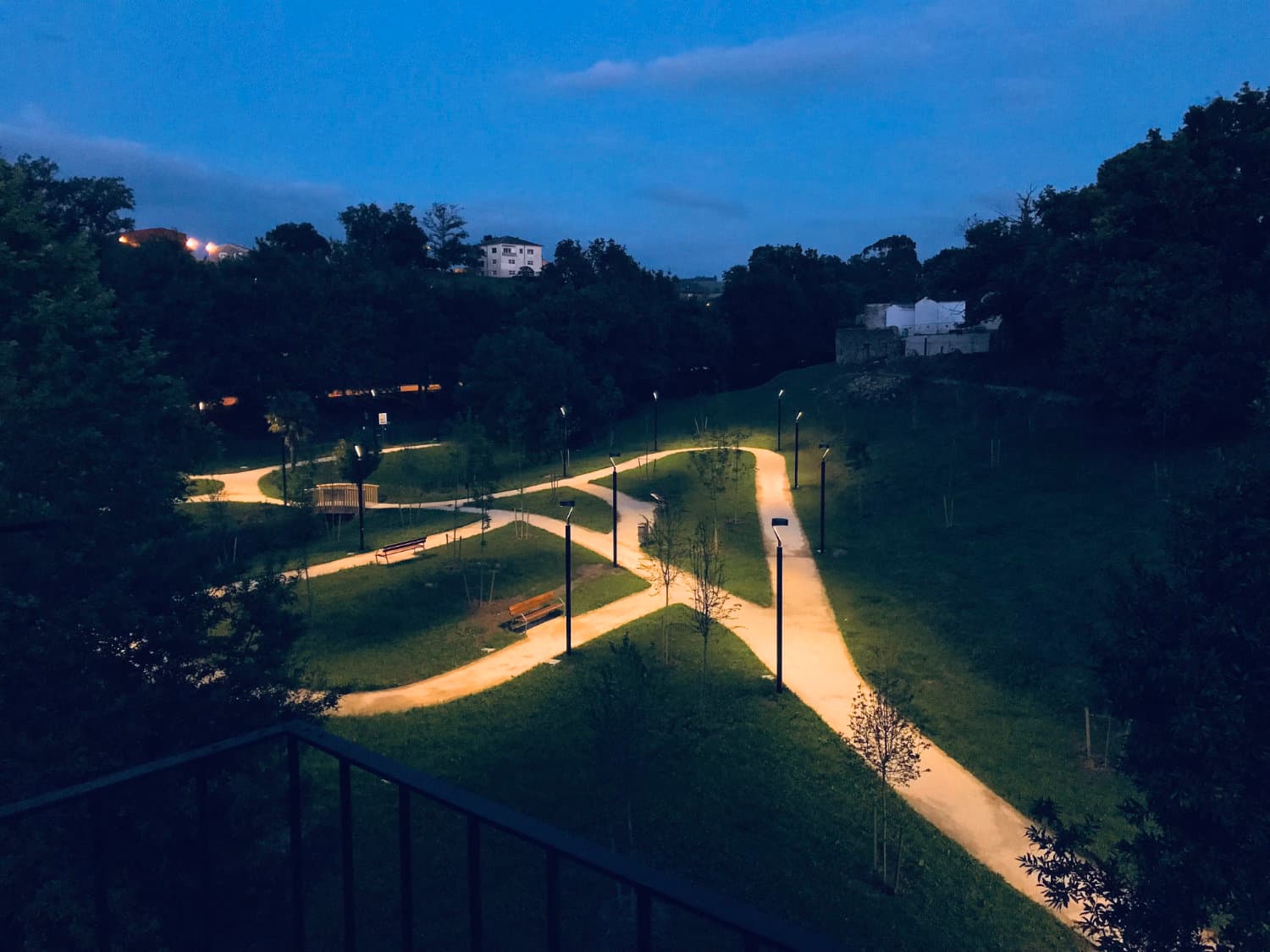 El nuevo Parque Miravalles con su nueva iluminación El nuevo Parque Miravalles con su nueva iluminación