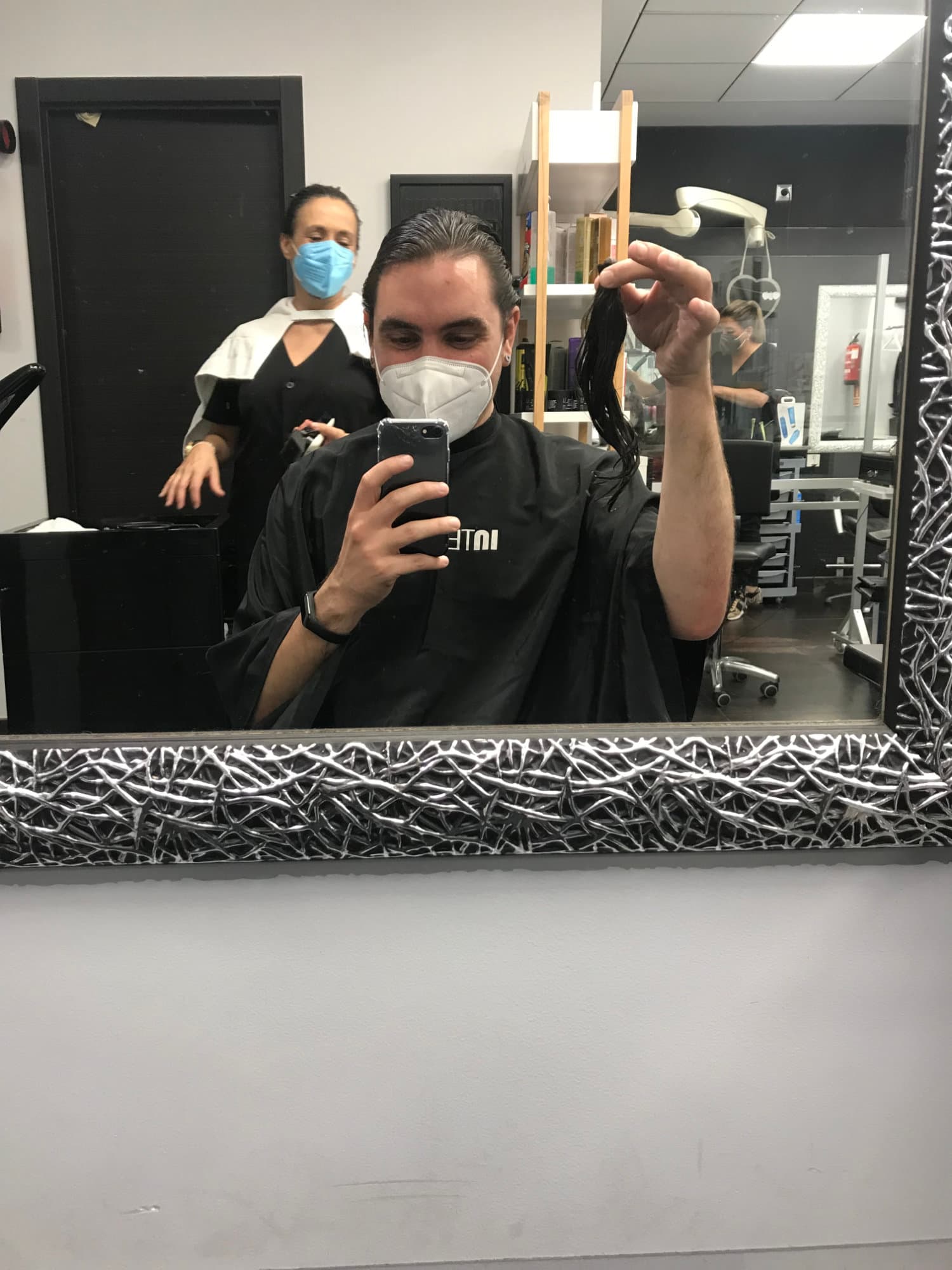 Fotografía en la peluqería tras cortarme la coleta Fotografía en la peluqería tras cortarme la coleta