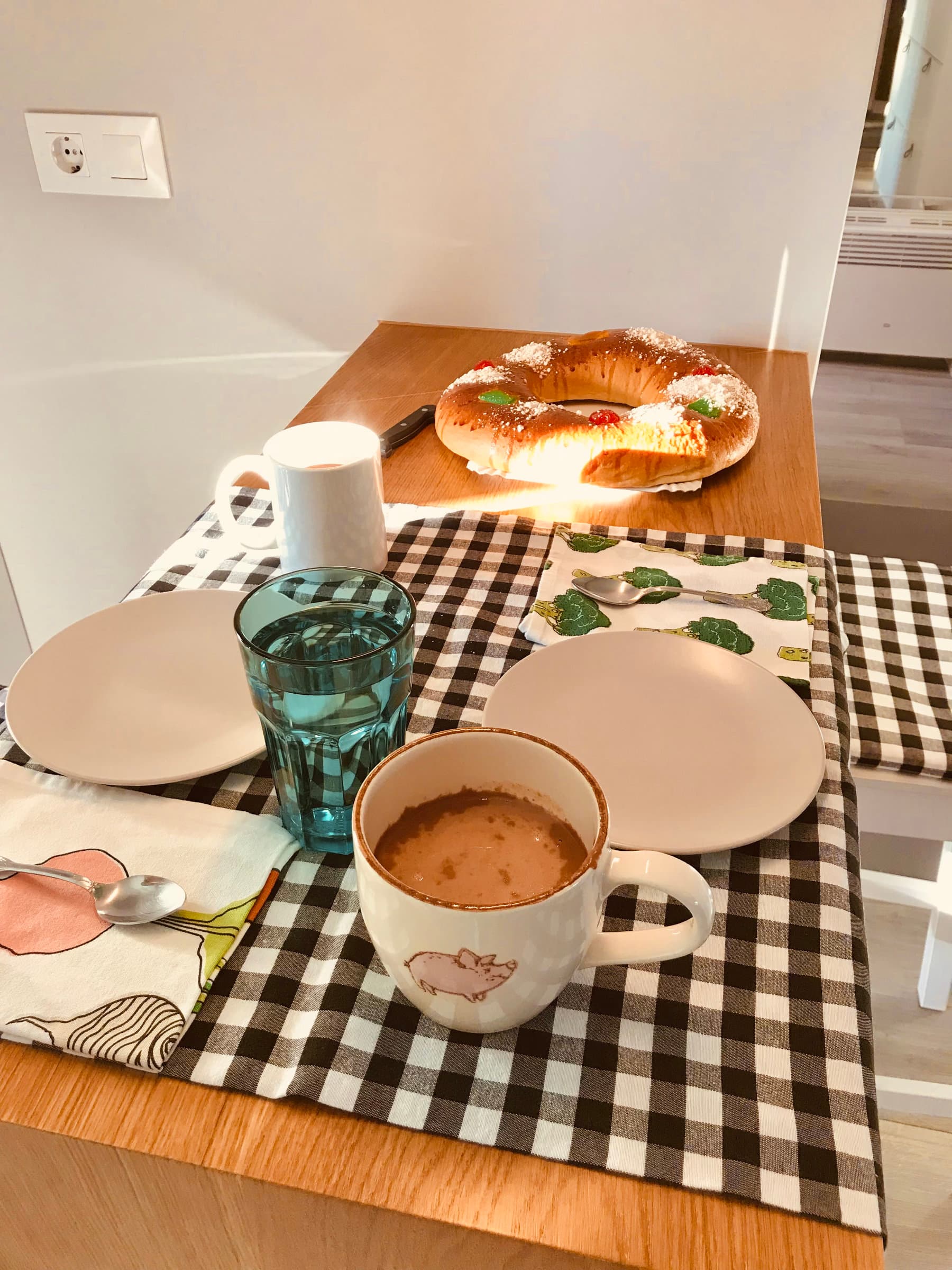 Desayuno cántabro de Reyes. A base de Rosco y Tachocao Desayuno cántabro de Reyes. A base de Rosco y Tachocao