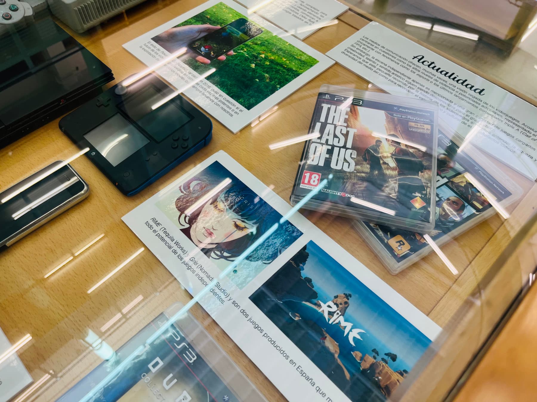 Fotografía de la exposición de videojuegos organizada por Jorge Oceja Fotografía de la exposición de videojuegos organizada por Jorge Oceja