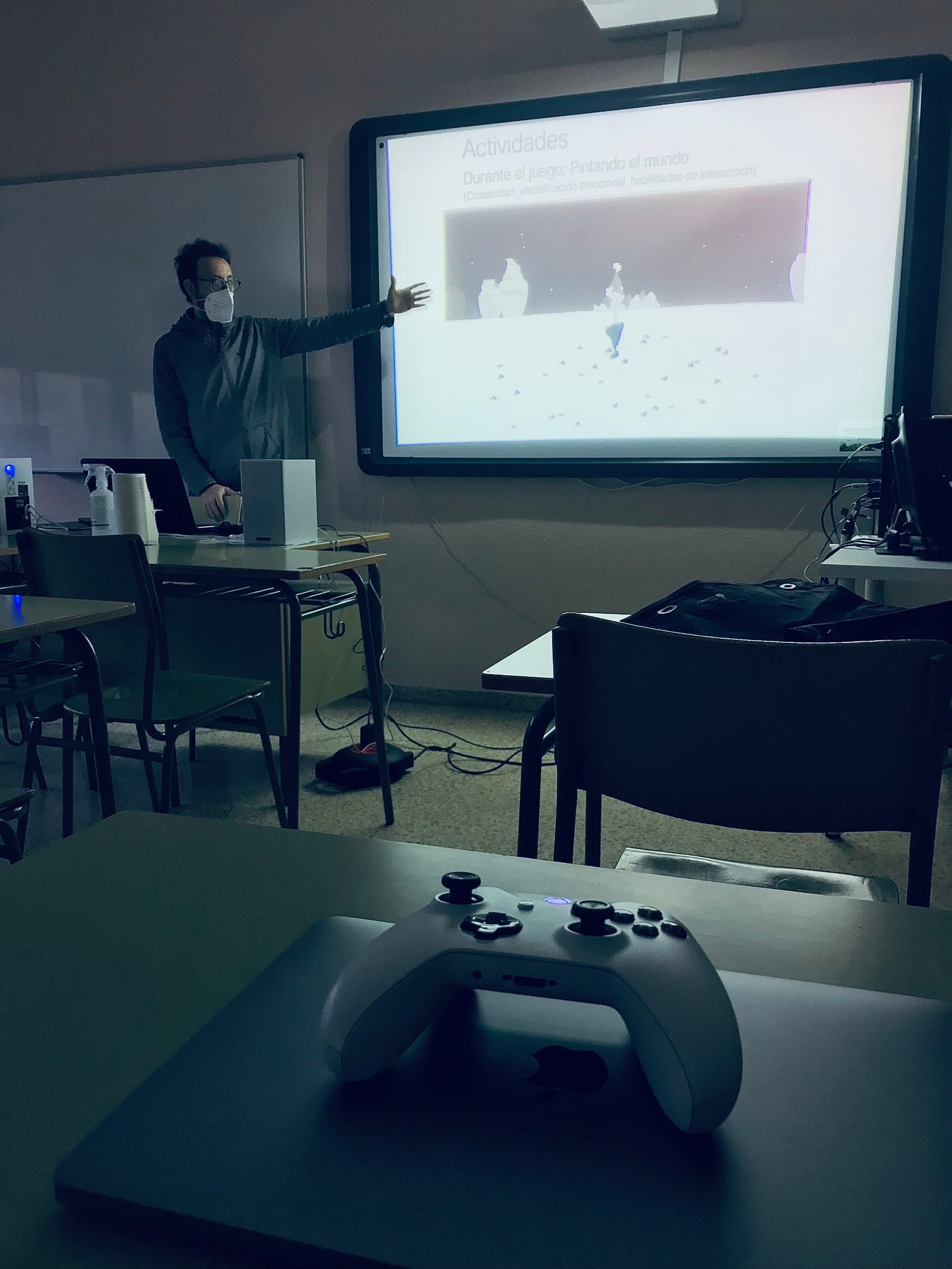Imagen de Jorge Oceja en su clase de la UNED sobre videojuegos Imagen de Jorge Oceja en su clase de la UNED sobre videojuegos