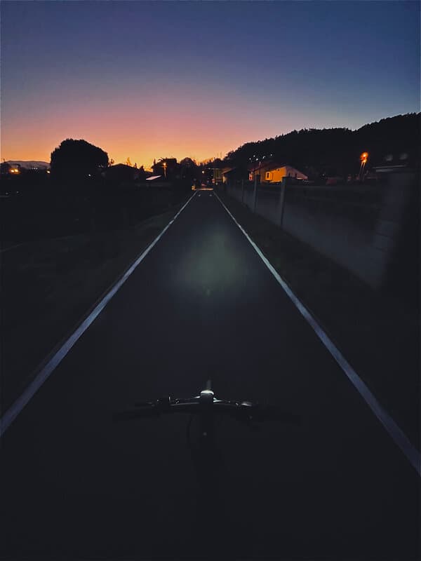 Disfrutando del anochecer, en un lugar cualquiera Disfrutando del anochecer, en un lugar cualquiera