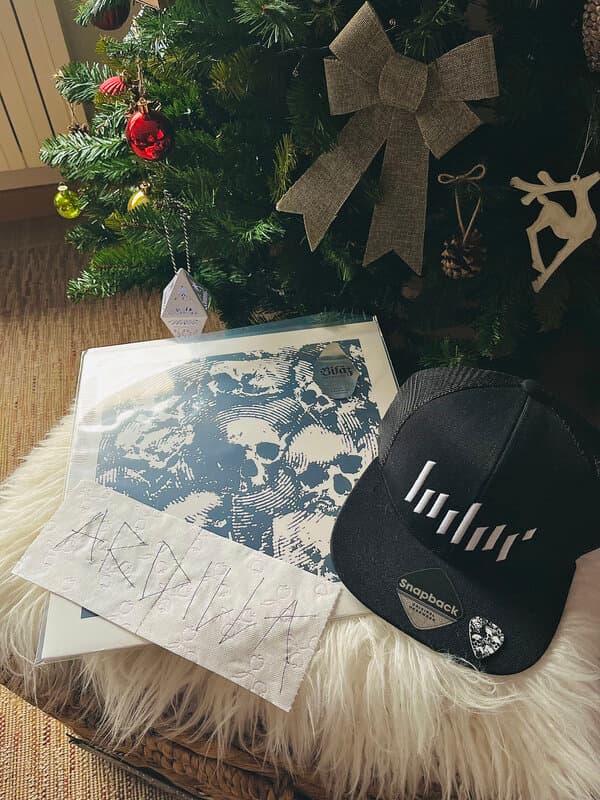 Gorra de Lodor y disco de Bifäz Gorra de Lodor y disco de Bifäz