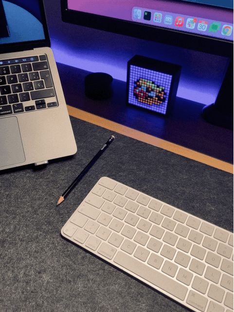 Fotografía de mi escritorio. Se ve a Wario dando vueltas Fotografía de mi escritorio. Se ve a Wario dando vueltas