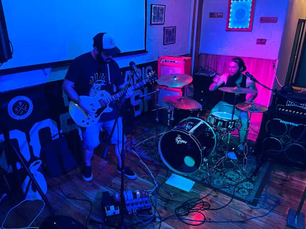 Bifäz, en el Bar Dobra Bifäz, en el Bar Dobra