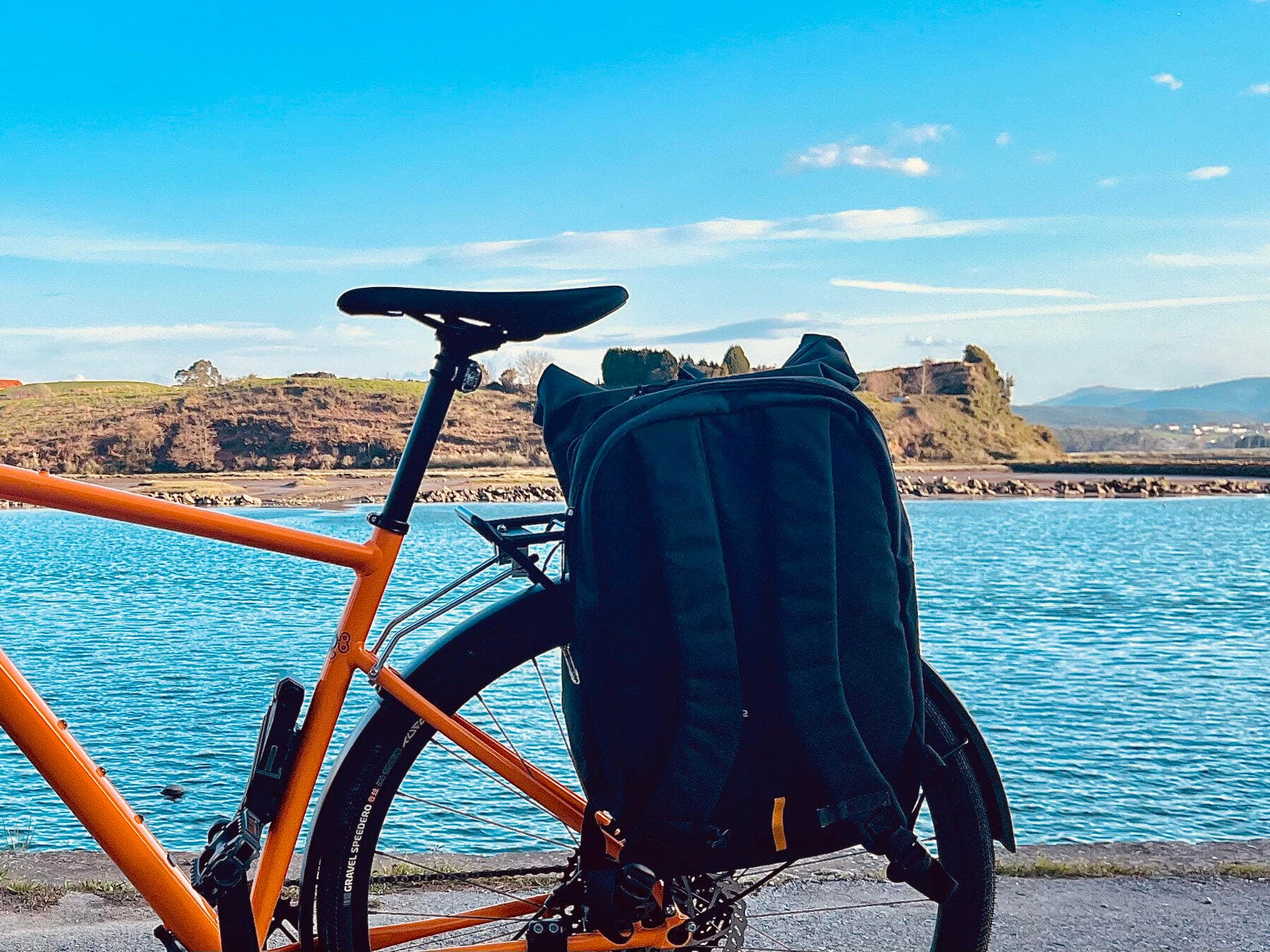 Una alforja que se transforma en mochila Una alforja que se transforma en mochila